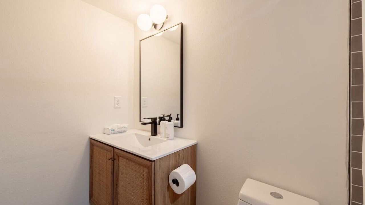 Photo of Bathroom in Maple Leaf