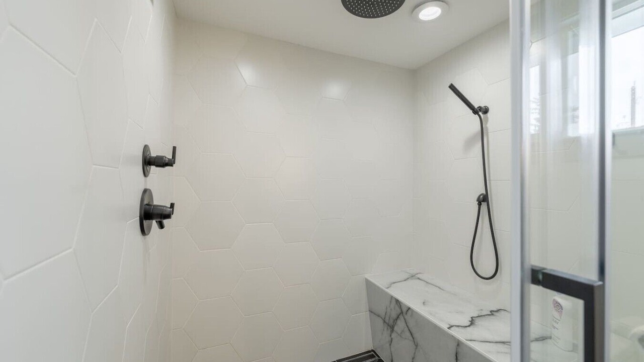 Photo of Bathroom in Maple Leaf