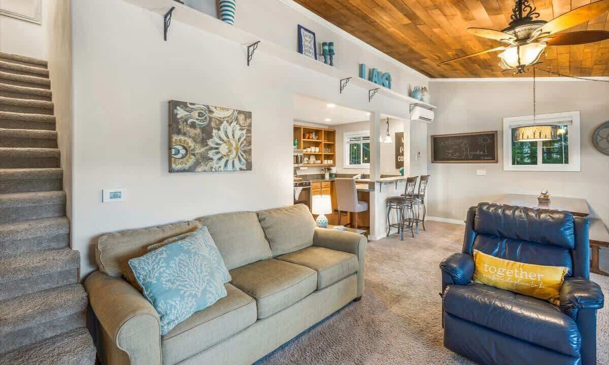 Photo of Livingroom in Shelton