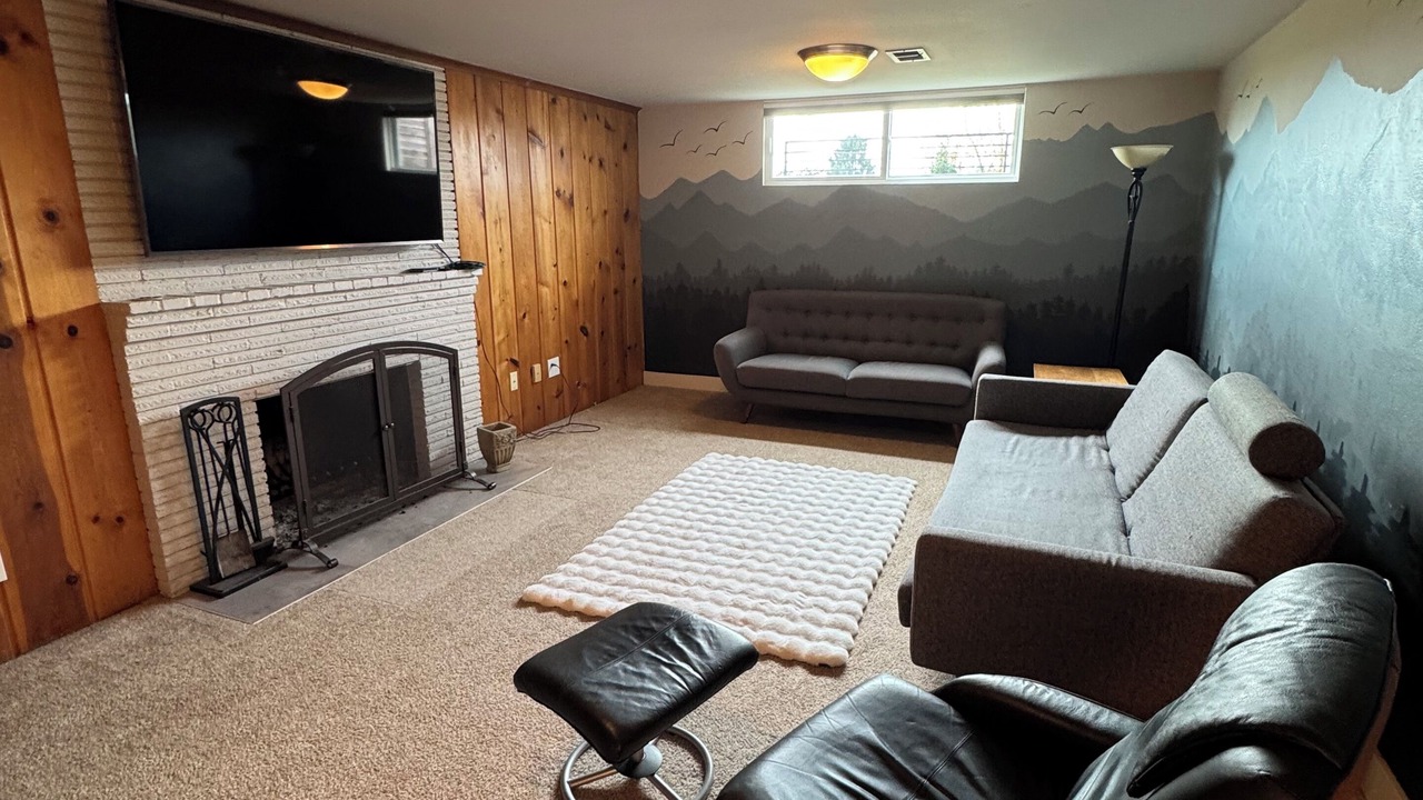 Photo of Livingroom in North Queen Anne