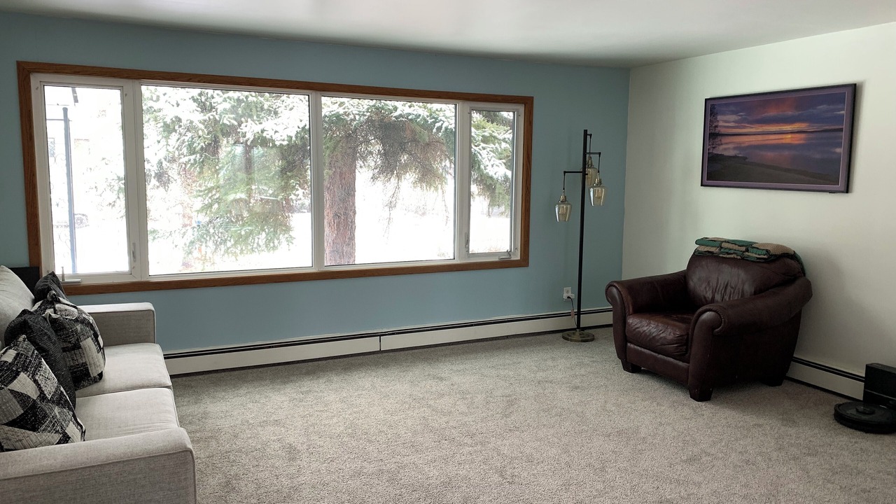 Photo of Livingroom in College