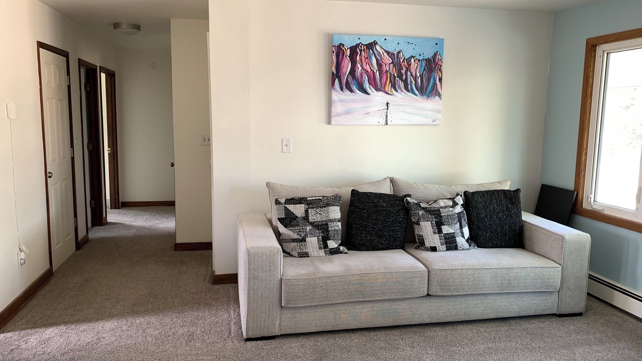 Photo of Livingroom in College