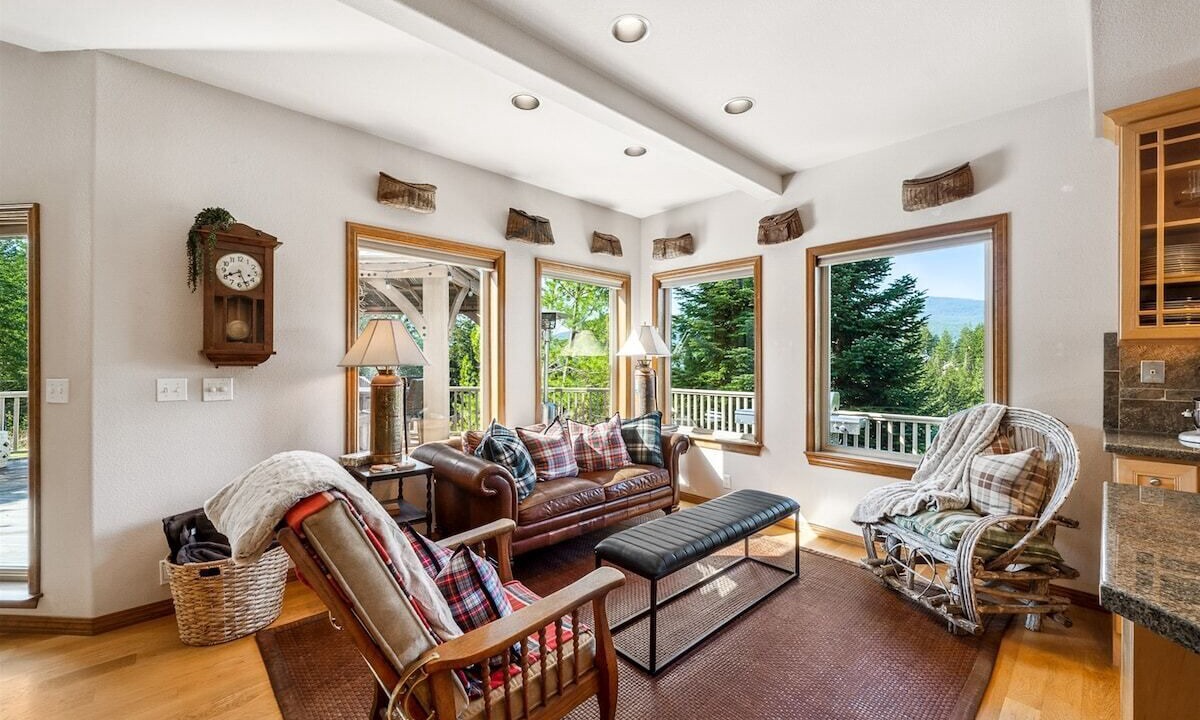 Photo of Livingroom in Packwood