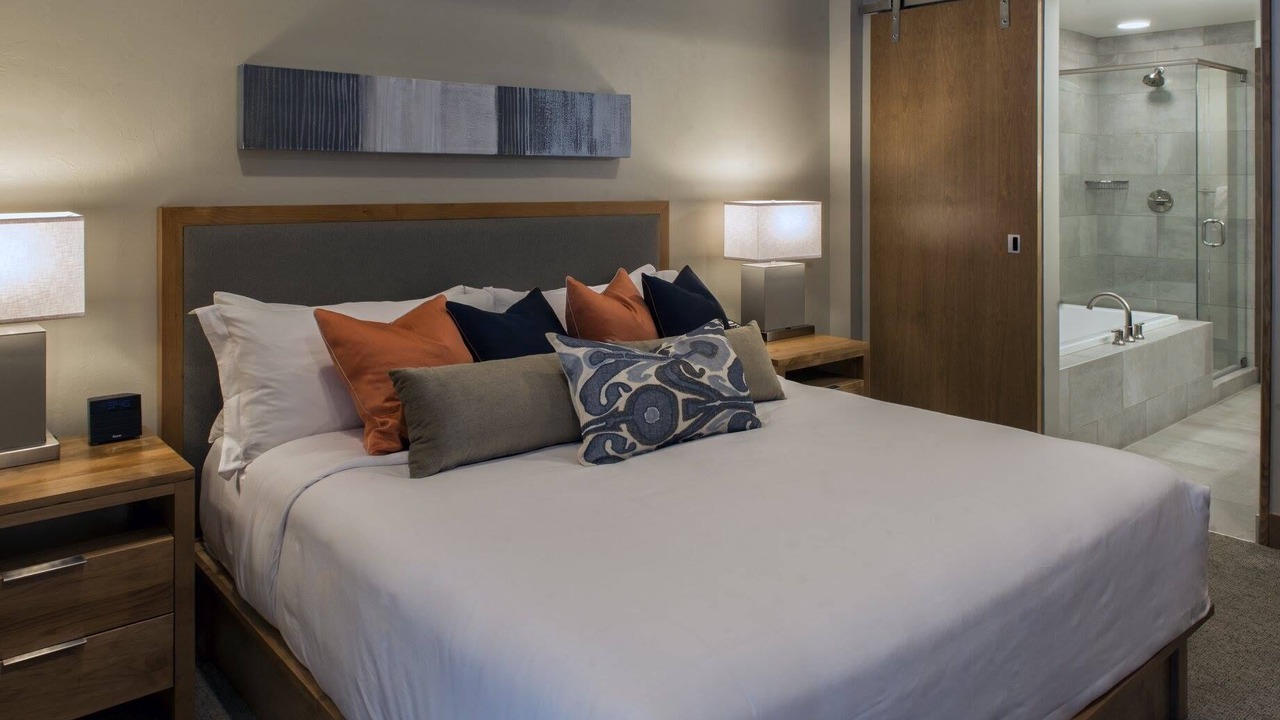 Photo of Bedroom in Peak 8