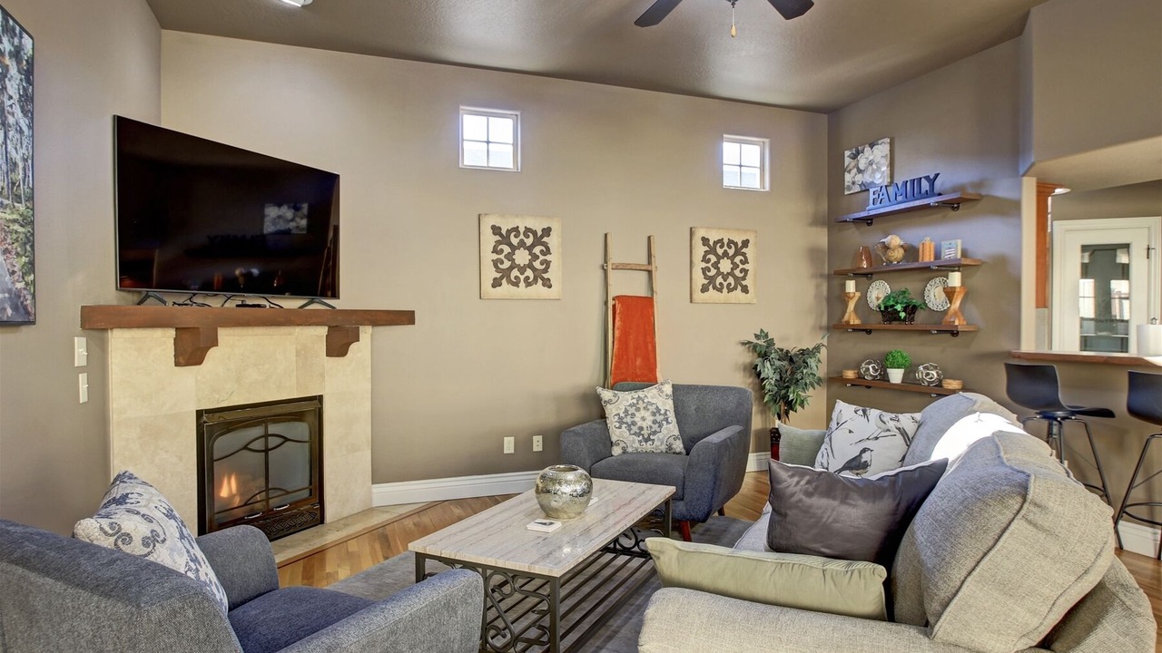Photo of Livingroom in Eagle