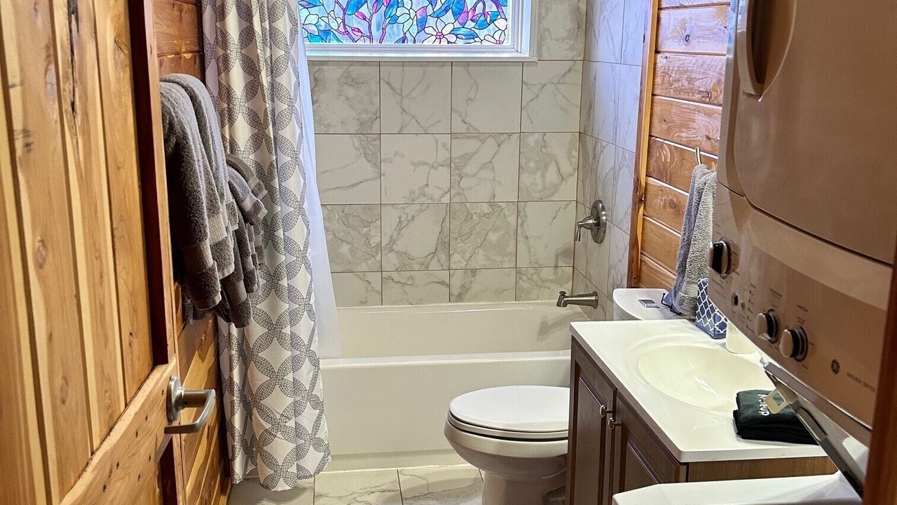 Photo of Bathroom in Jasper