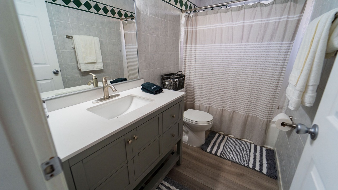 Photo of Bathroom in Lake Worth Corridor