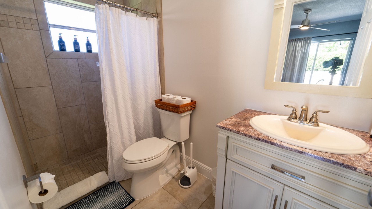 Photo of Bathroom in Lake Worth Corridor