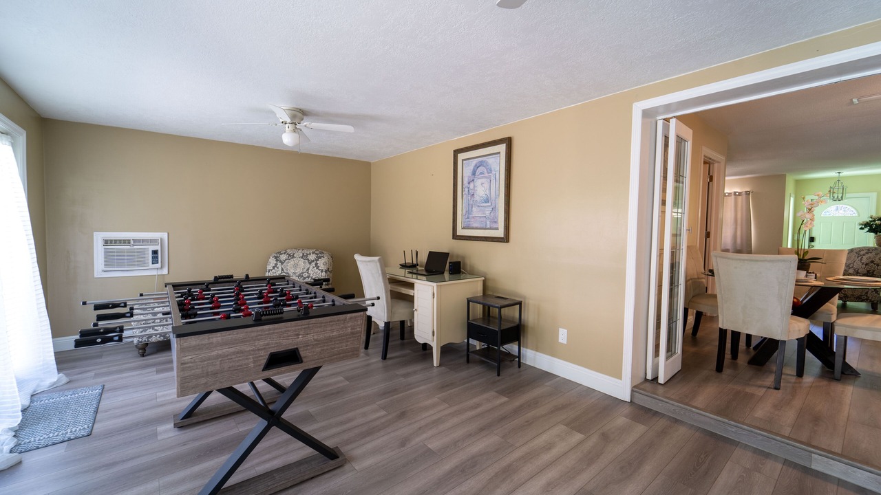 Photo of Bedroom in Lake Worth Corridor