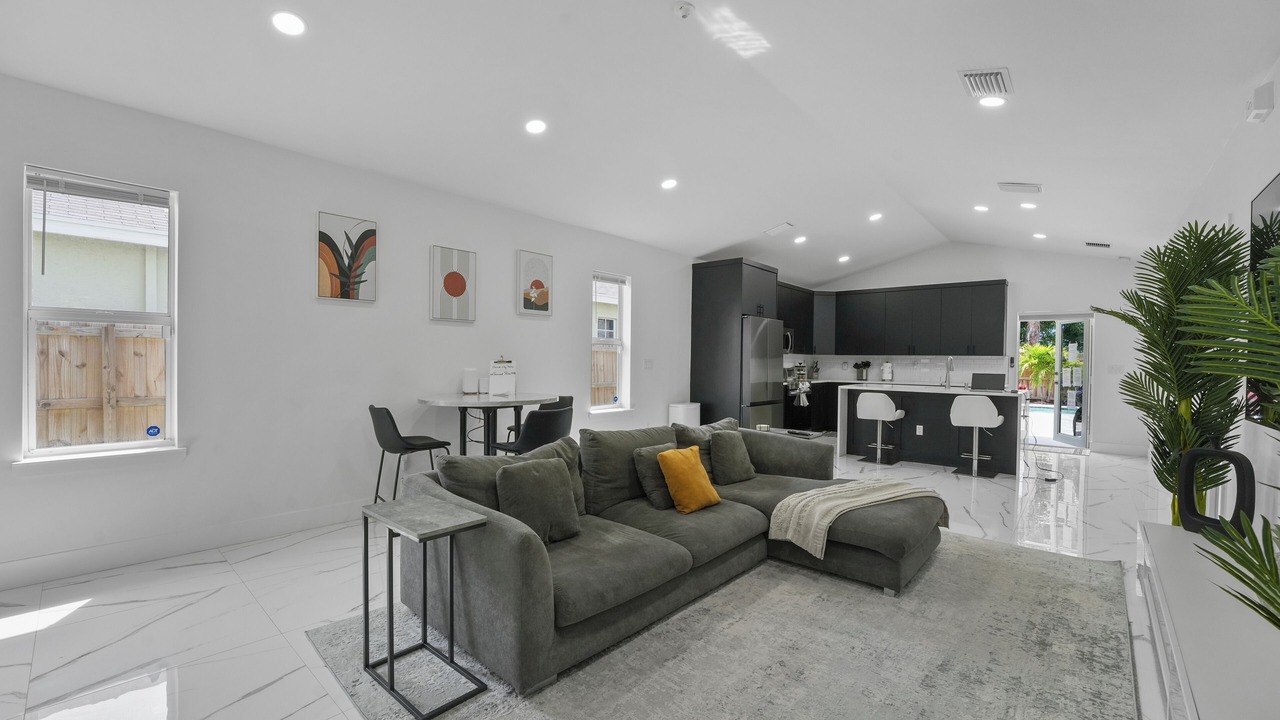 Photo of Livingroom in Old Northwood Historic District