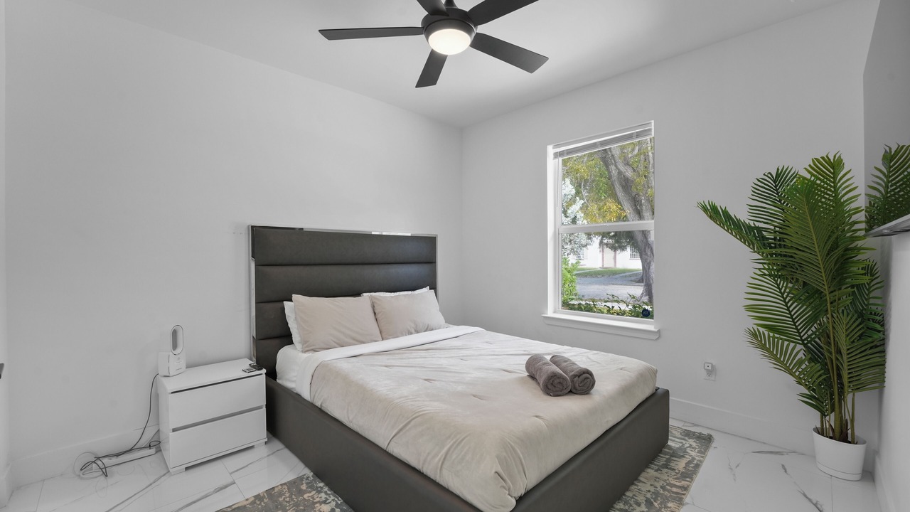 Photo of Bedroom in Old Northwood Historic District