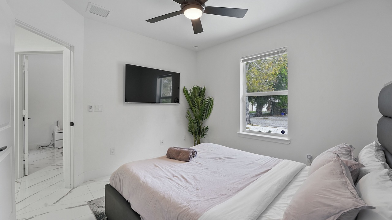 Photo of Bedroom in Old Northwood Historic District