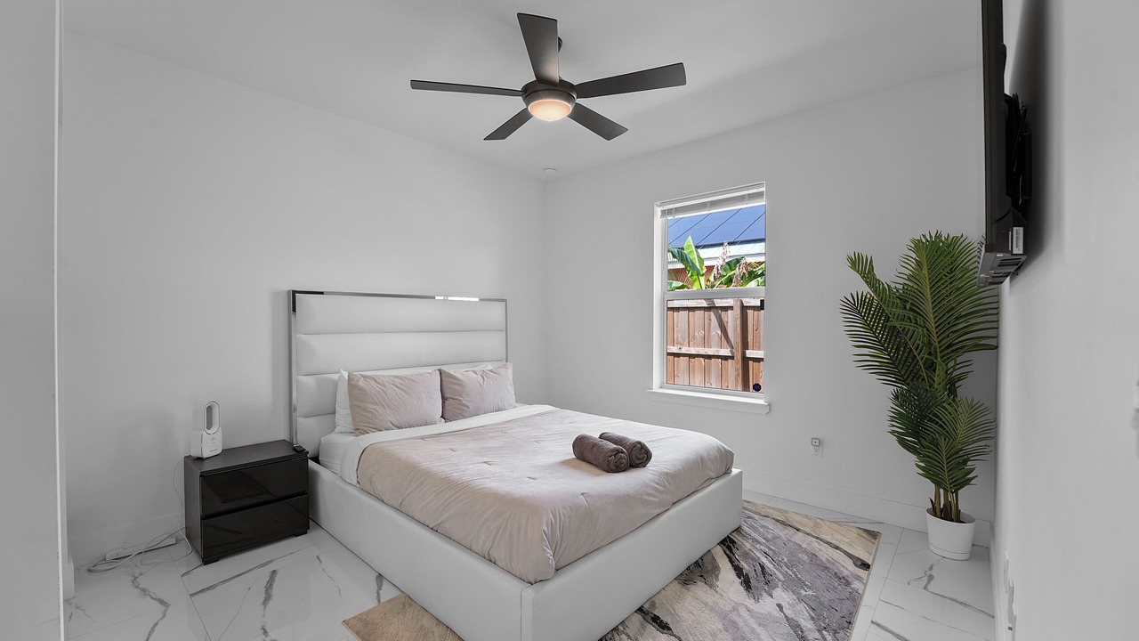 Photo of Bedroom in Old Northwood Historic District