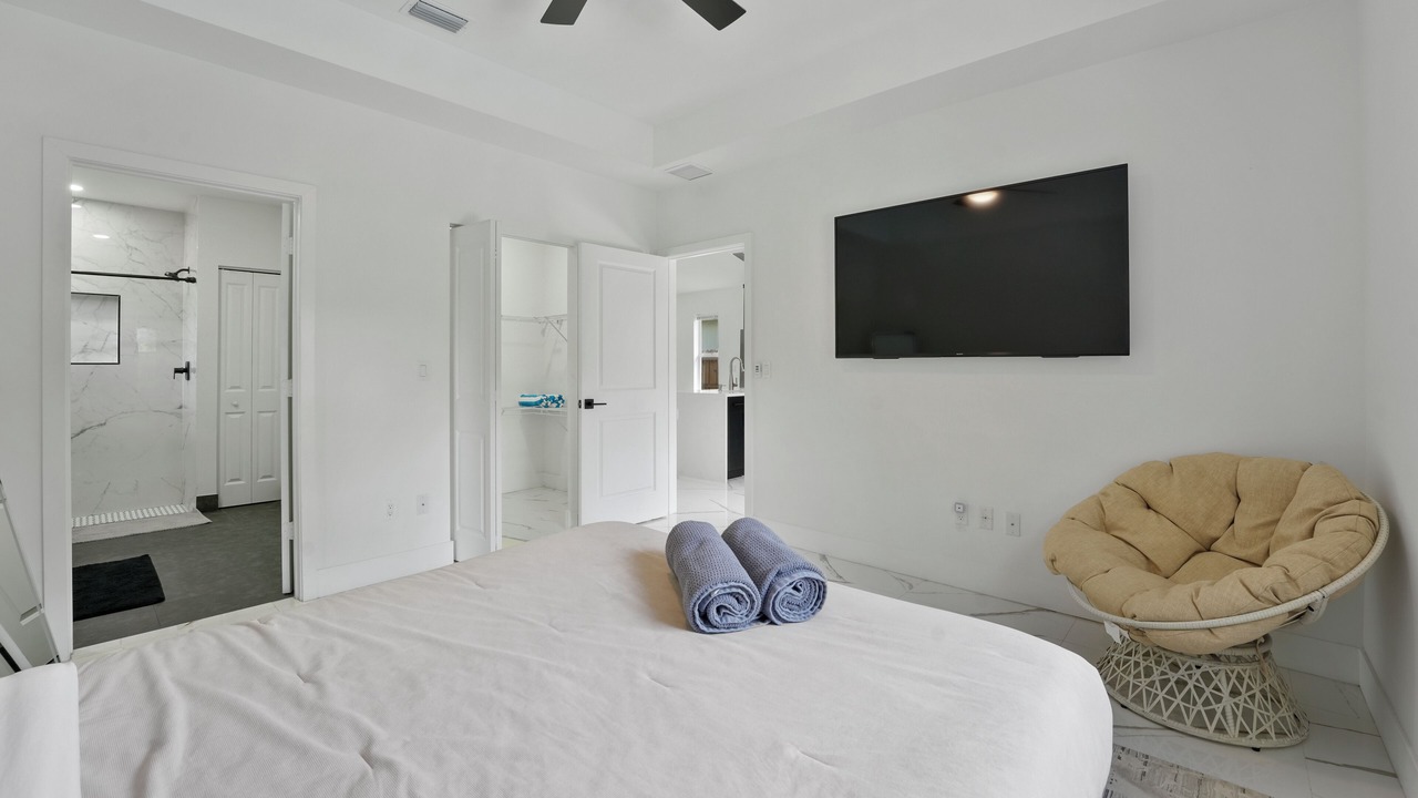 Photo of Bedroom in Old Northwood Historic District