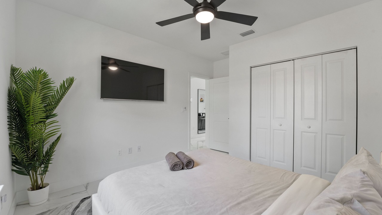 Photo of Bedroom in Old Northwood Historic District