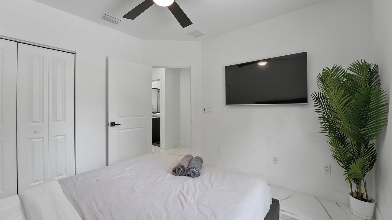 Photo of Bedroom in Old Northwood Historic District