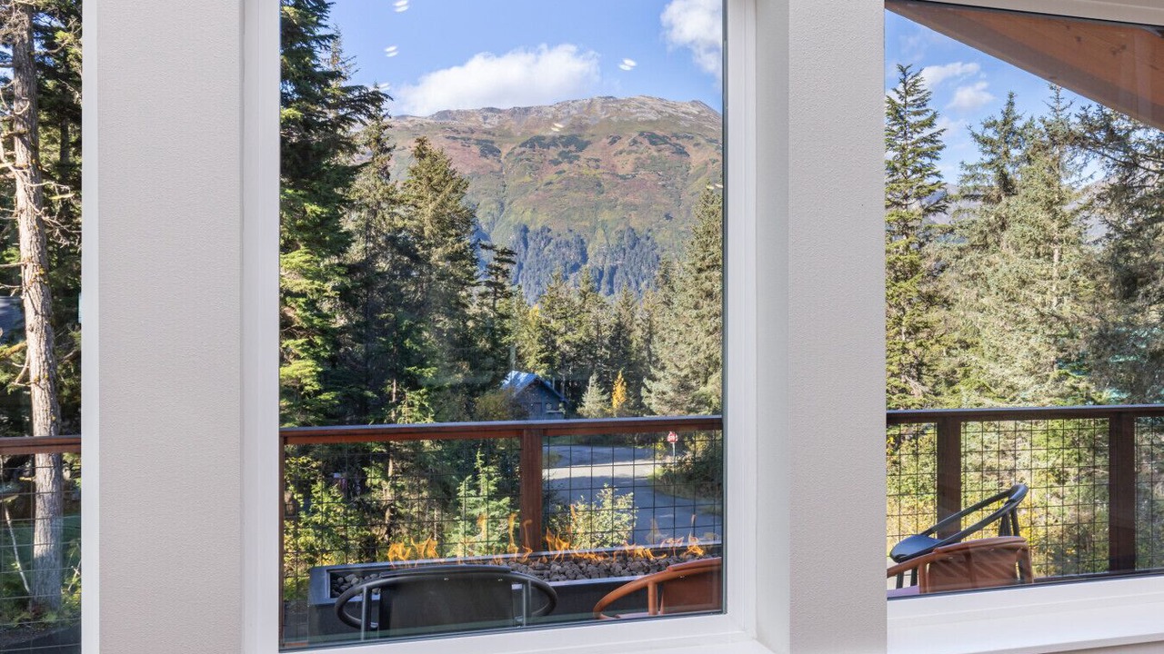 Photo of Livingroom in Alyeska