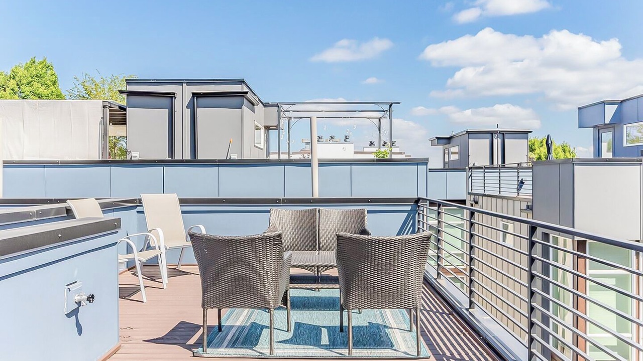 Photo of Patio Balcony in East Queen Anne