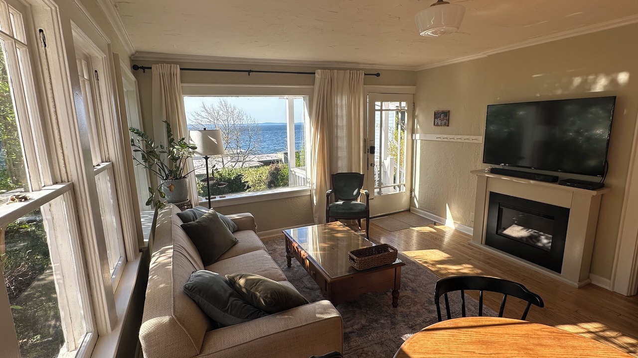 Photo of Livingroom in North Admiral