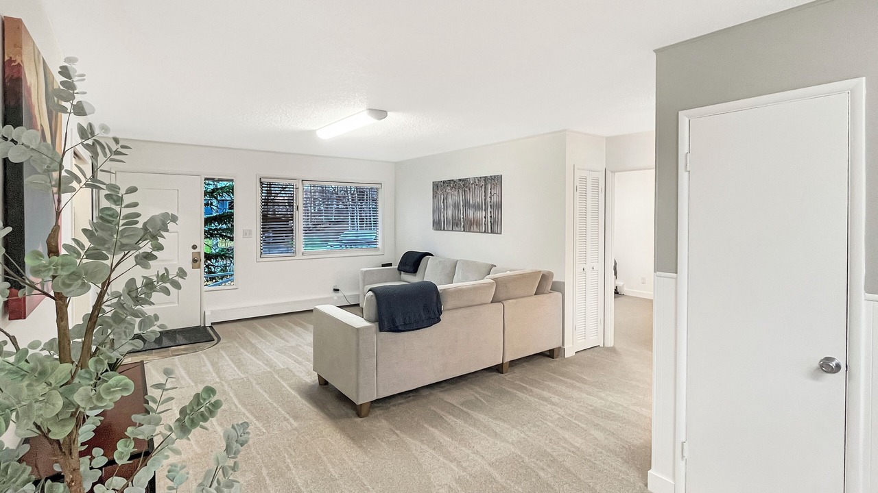 Photo of Livingroom in Huffman - O' Malley