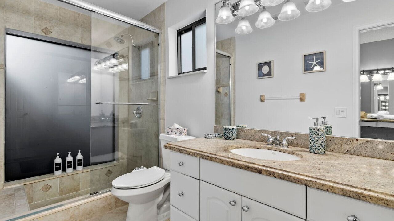 Photo of Bathroom in Tropic Palms