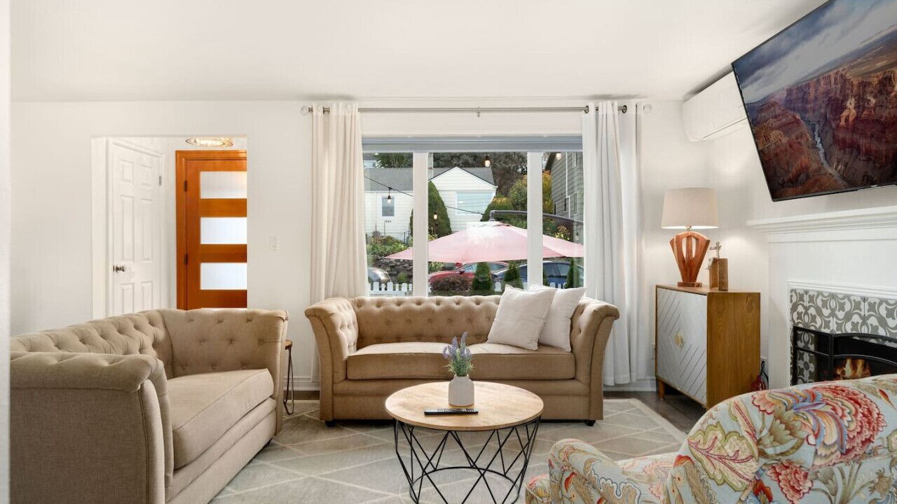 Photo of Livingroom in North Queen Anne