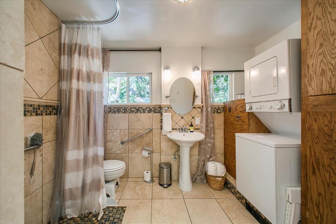 Photo of Bathroom in Depot Bench