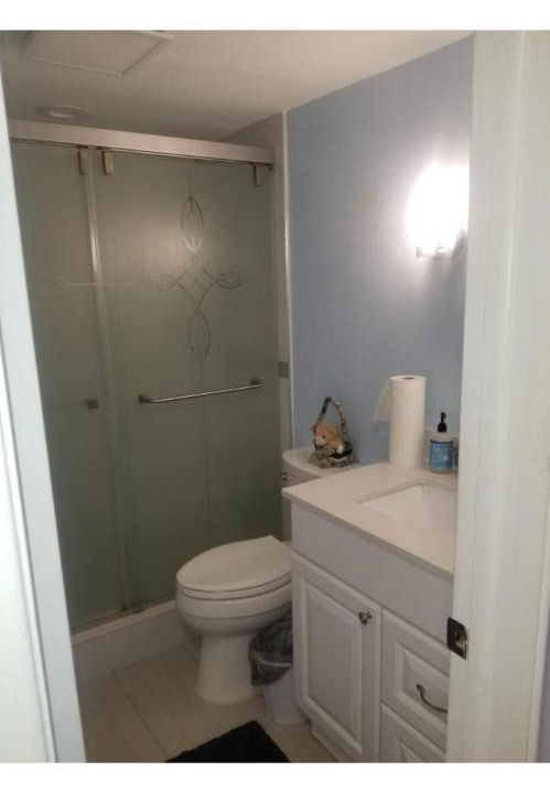 Photo of Bathroom in Lake Worth Corridor