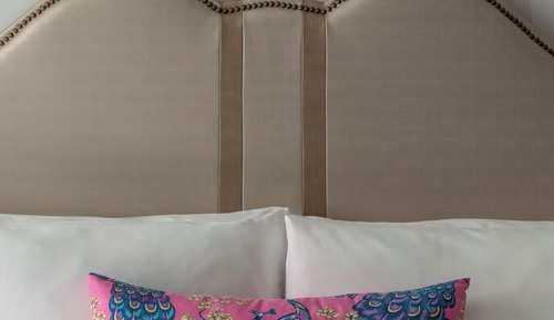 Deluxe Room, 1 Queen Bed, Mobility Accessible, Non Smoking (Roll-in Shower)