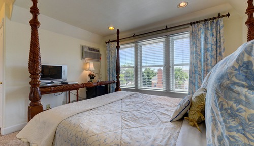 Traditional Suite, Ensuite, Mountain View (Driftwood-5)