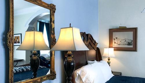Deluxe King Suite