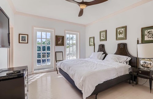 Palm Beach - West Palm Beach House | Fatio desigend 5 bd/6.5 ba Estate | Private Pool | Beach acccess | Quiet North End